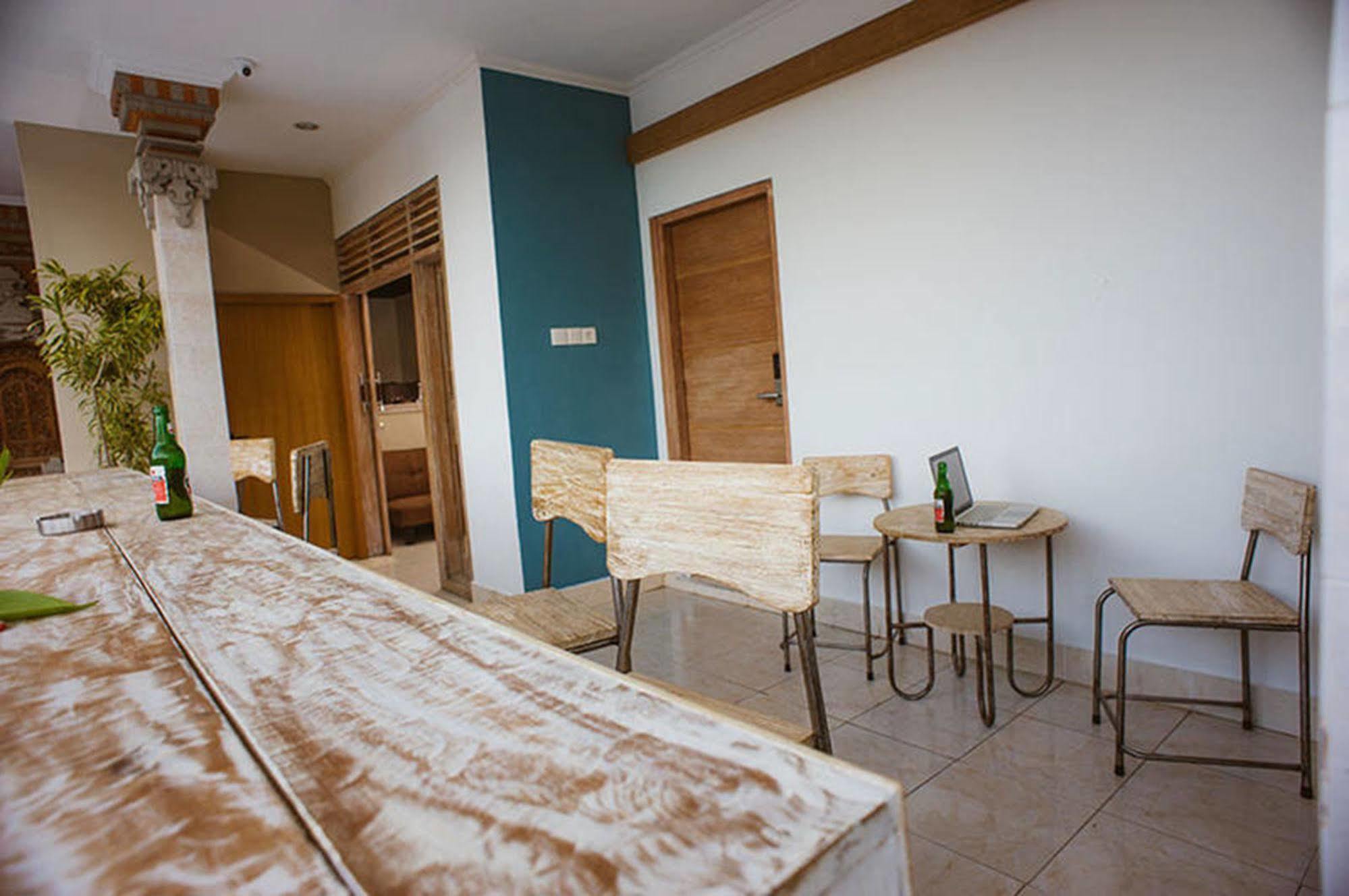 Bedplus Backpacker Kuta Legian  Exterior photo