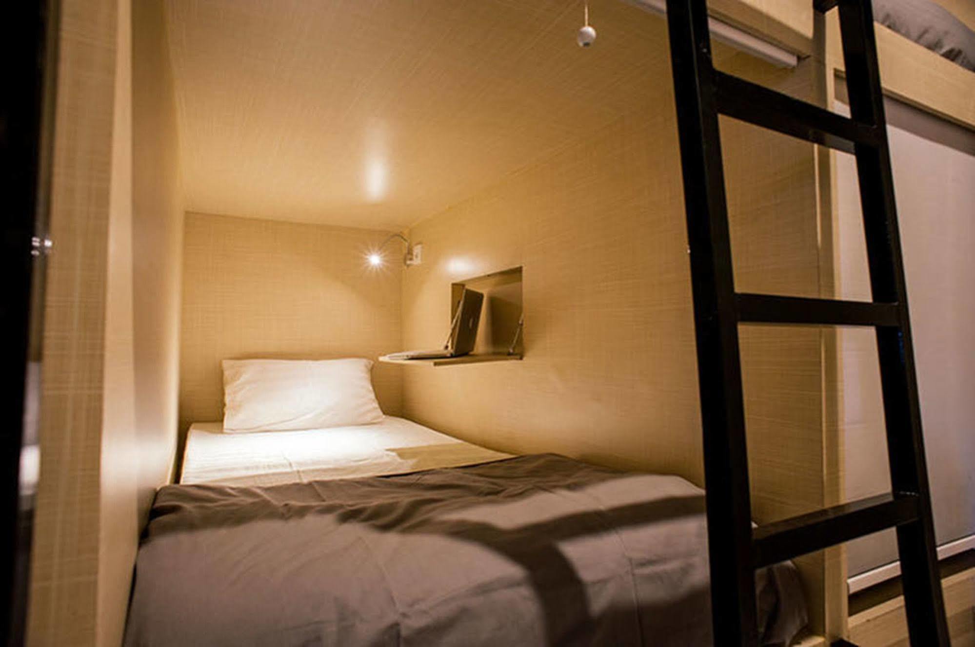 Bedplus Backpacker Kuta Legian  Exterior photo