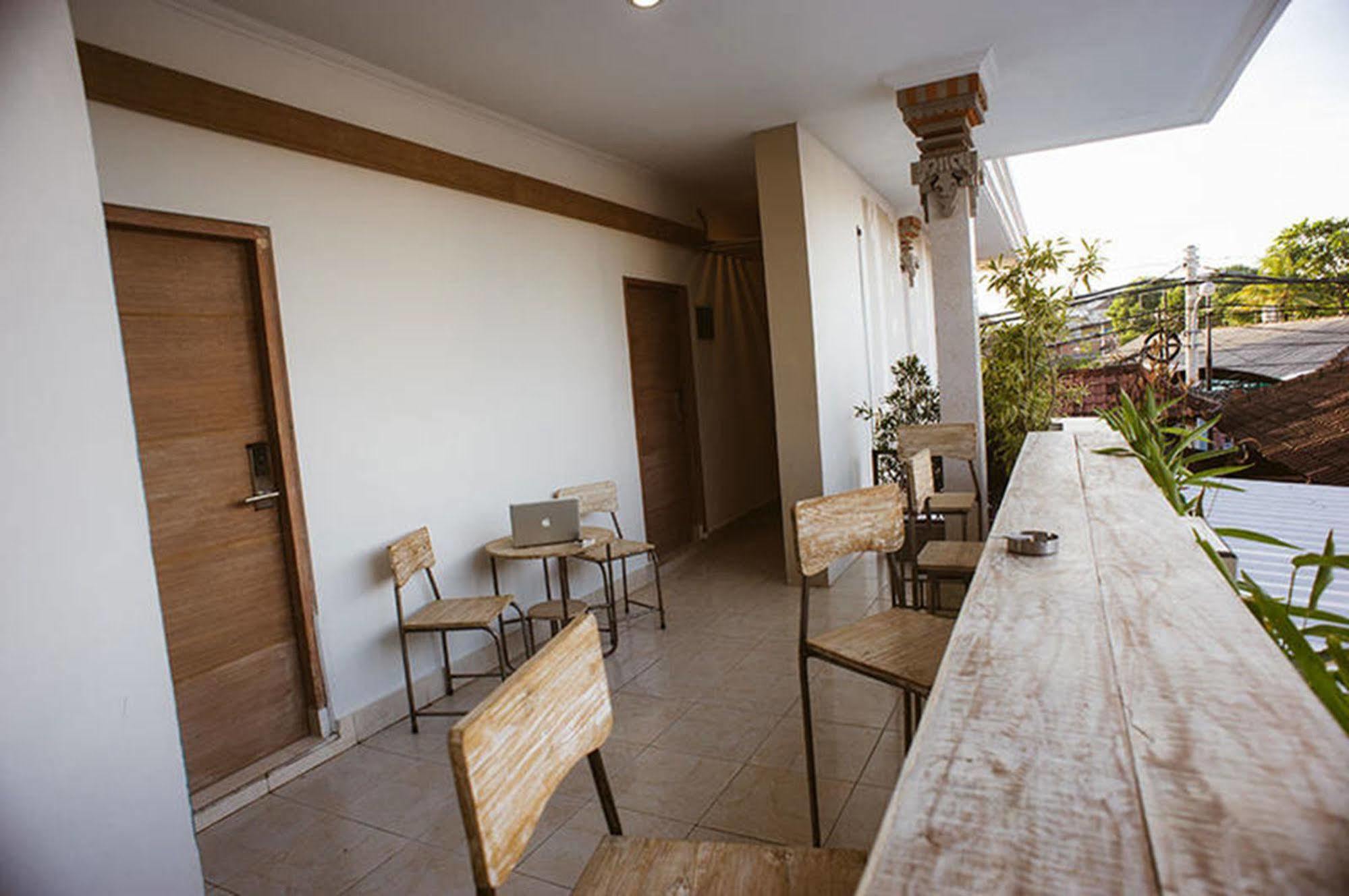 Bedplus Backpacker Kuta Legian  Exterior photo