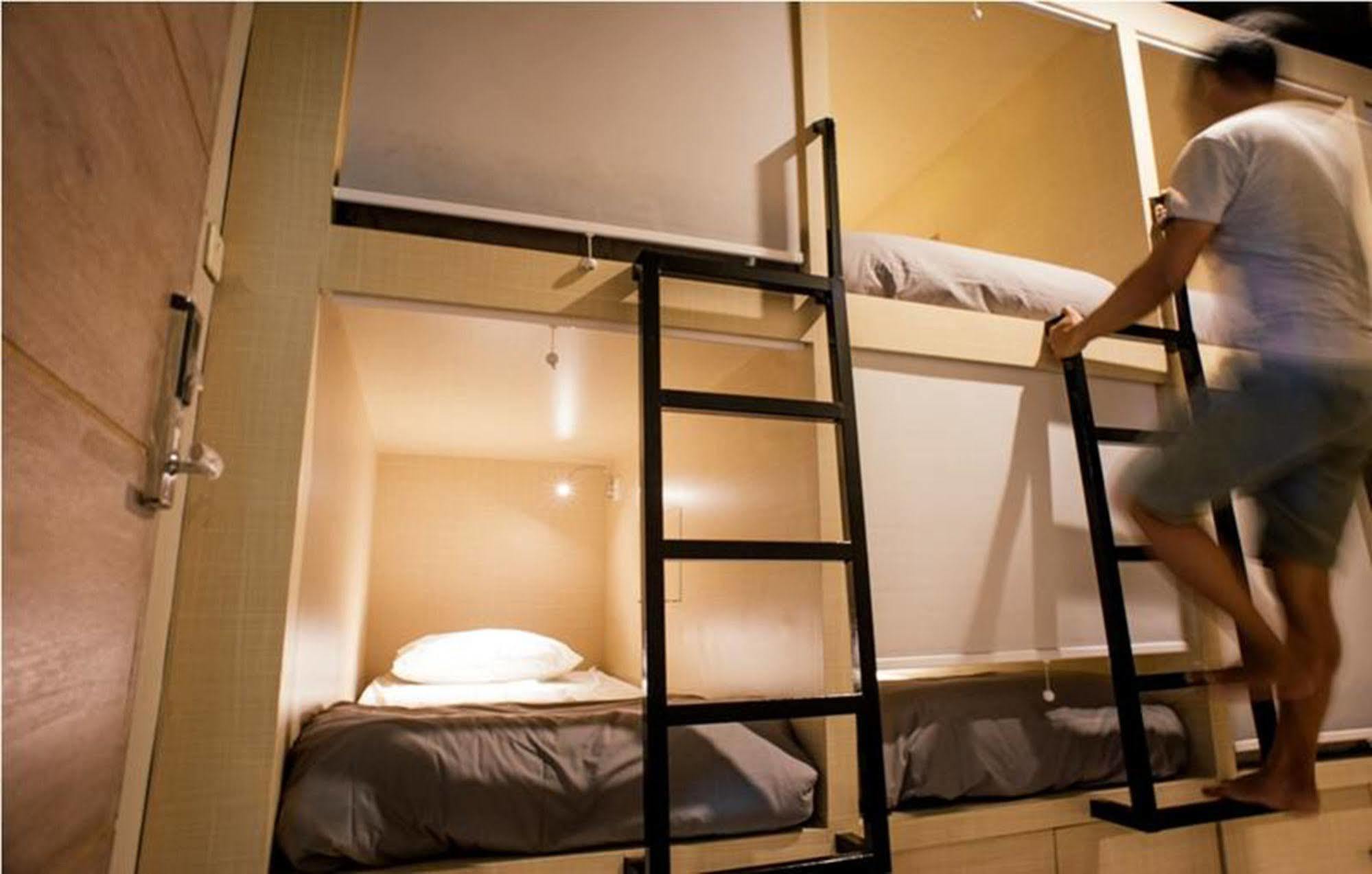 Bedplus Backpacker Kuta Legian  Exterior photo